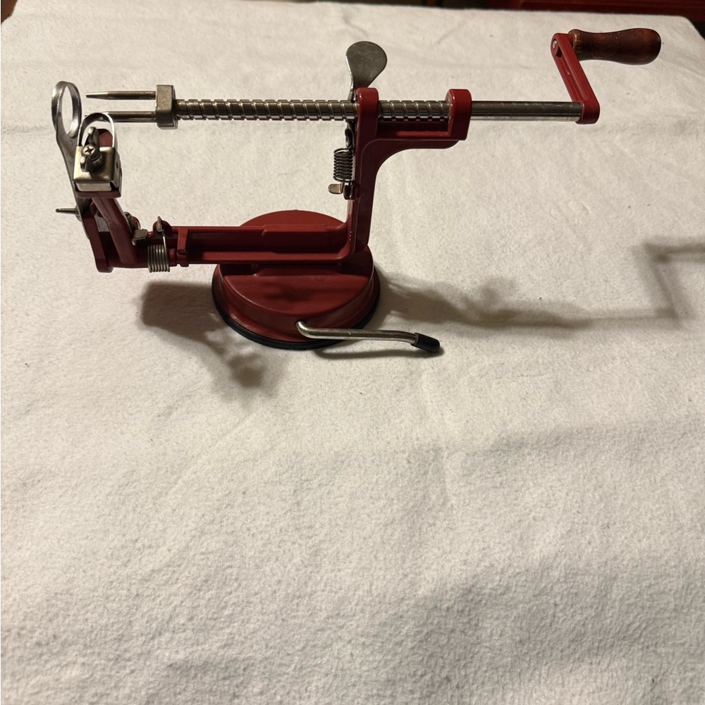 Red Handheld Apple Peeler / Corer / Slicer